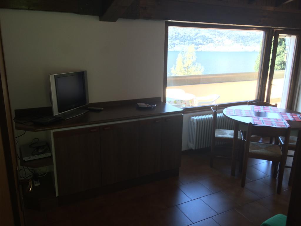 The Silence Holiday Apartment Lezzeno Δωμάτιο φωτογραφία