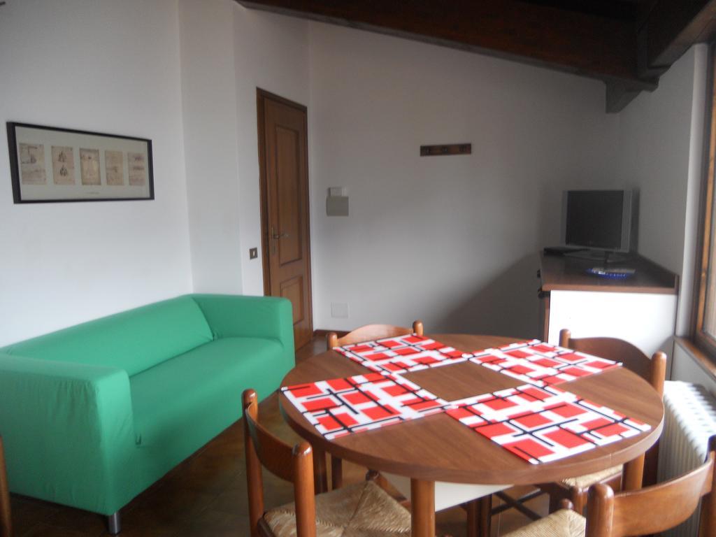 The Silence Holiday Apartment Lezzeno Δωμάτιο φωτογραφία